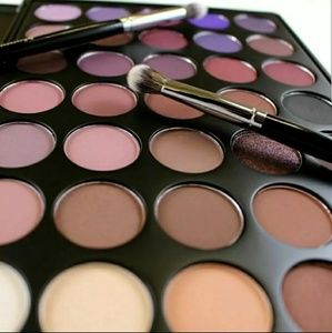 Morphe Pro 35 Color Eyeshadow Makeup Palette Plum